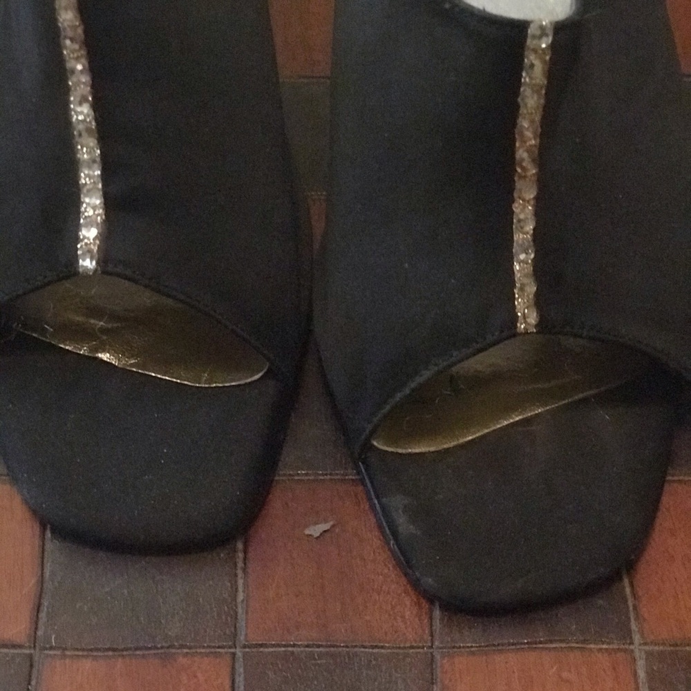 PM12001 Vintage Black Podeswa Heel